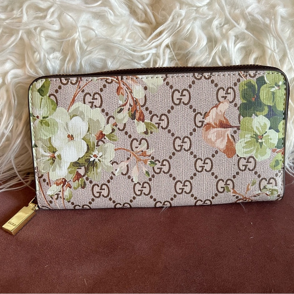 Gucci Wallet!